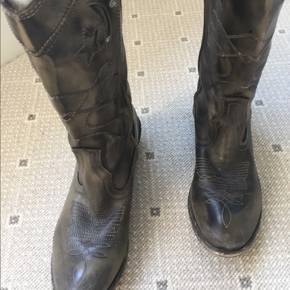 Boots - Picture 2 of 4